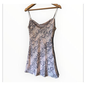 Women's Victoria + Sophia‎ Dress Size S Pink Snake Print Mini